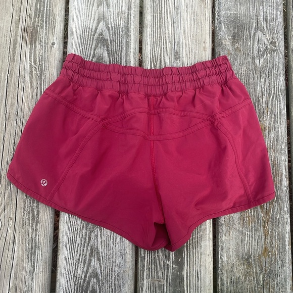 Lululemon Hotty Hot High-Rise Lined Short 2.5"
Pomegranate - Picture 7 of 9